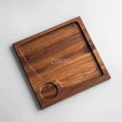 Квадратная доска с углублением под еду и соусник, дуб 30×30 см от мастерской DIVIRO